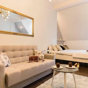 https://goldeneye-apartment-center.hotelswroclaw.com